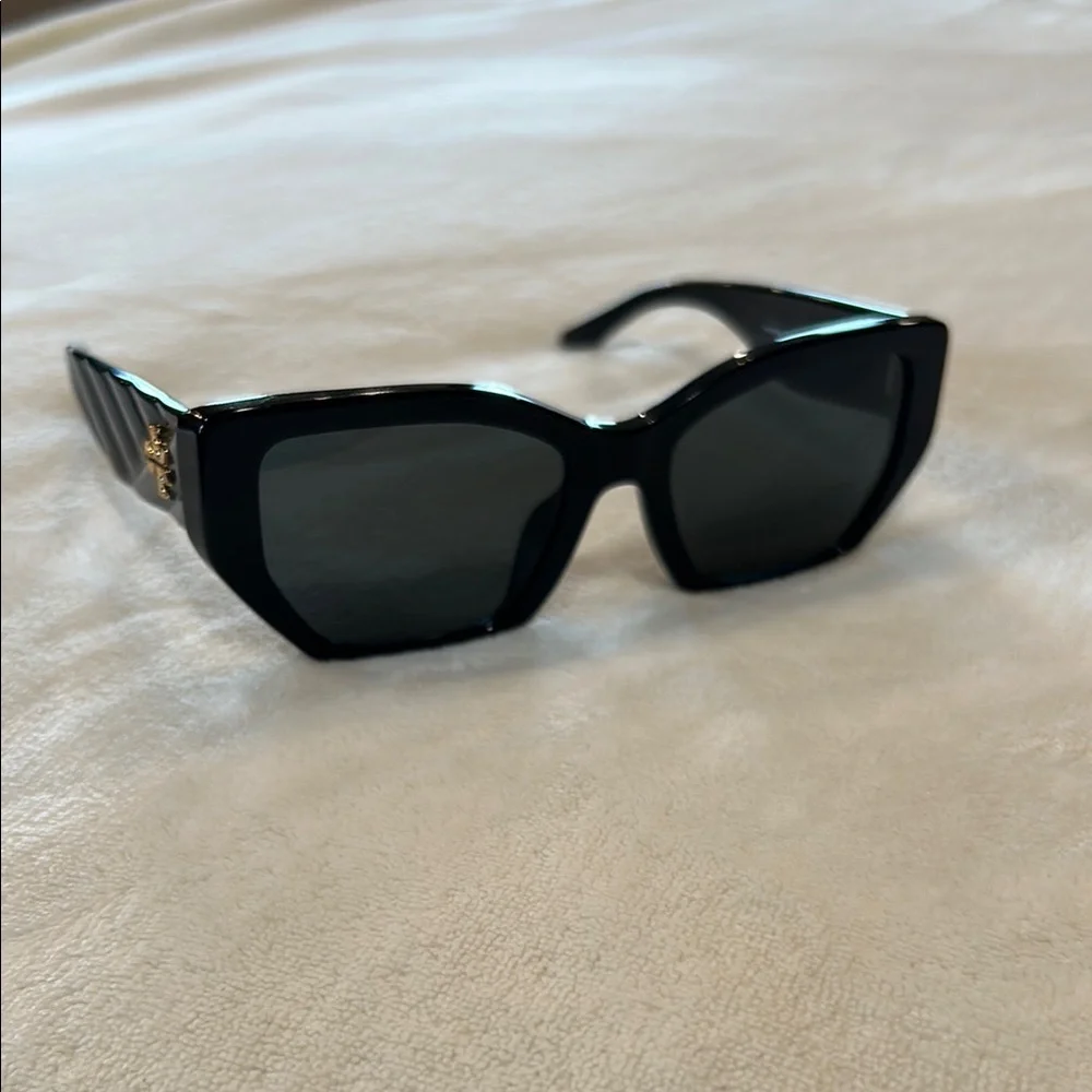 Tory Burch Black Cat-Eye Sunglasses with Gold Logo